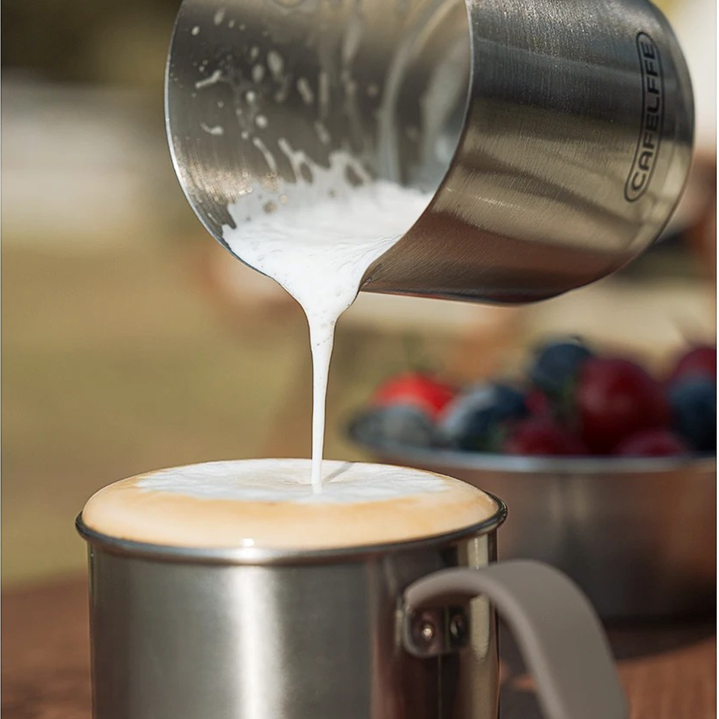 Machine à Café Portable 3-en-1 – Compatible Capsules Nespresso® & Café Moulu – Avec Mousseur Manuel